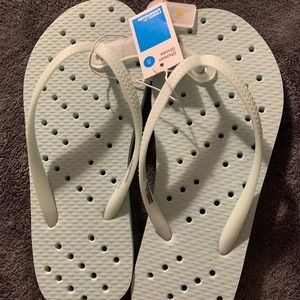 Room essentials shower shoes